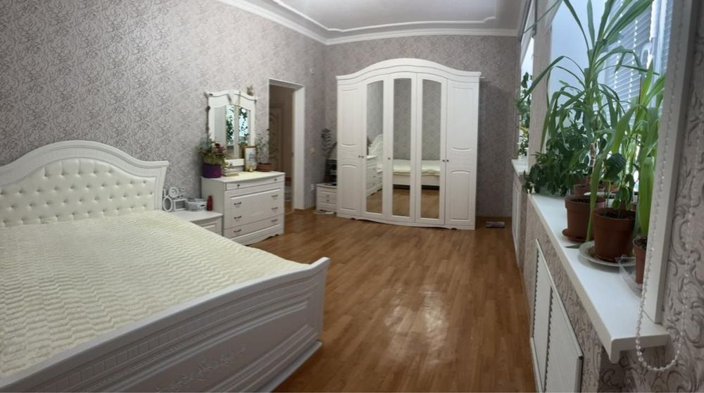 Продается дом для бизнеса рядом рынока Дина