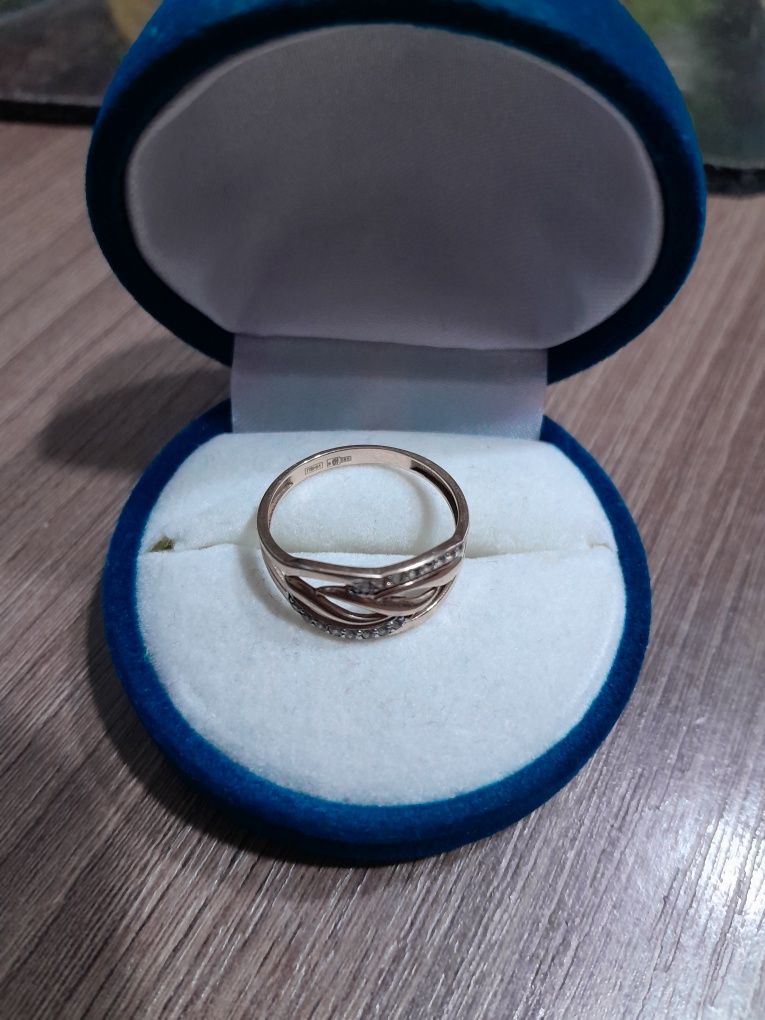 585 проба., 17 р. Красивое, нежное кольцо.