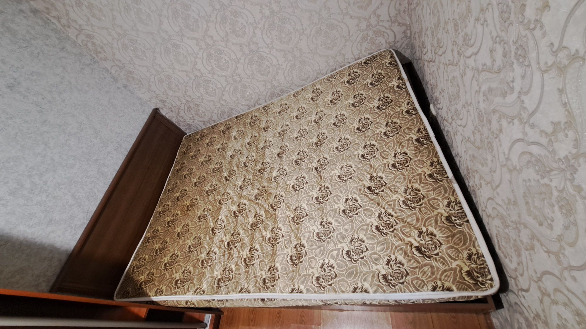 Спальный диван с ящиком