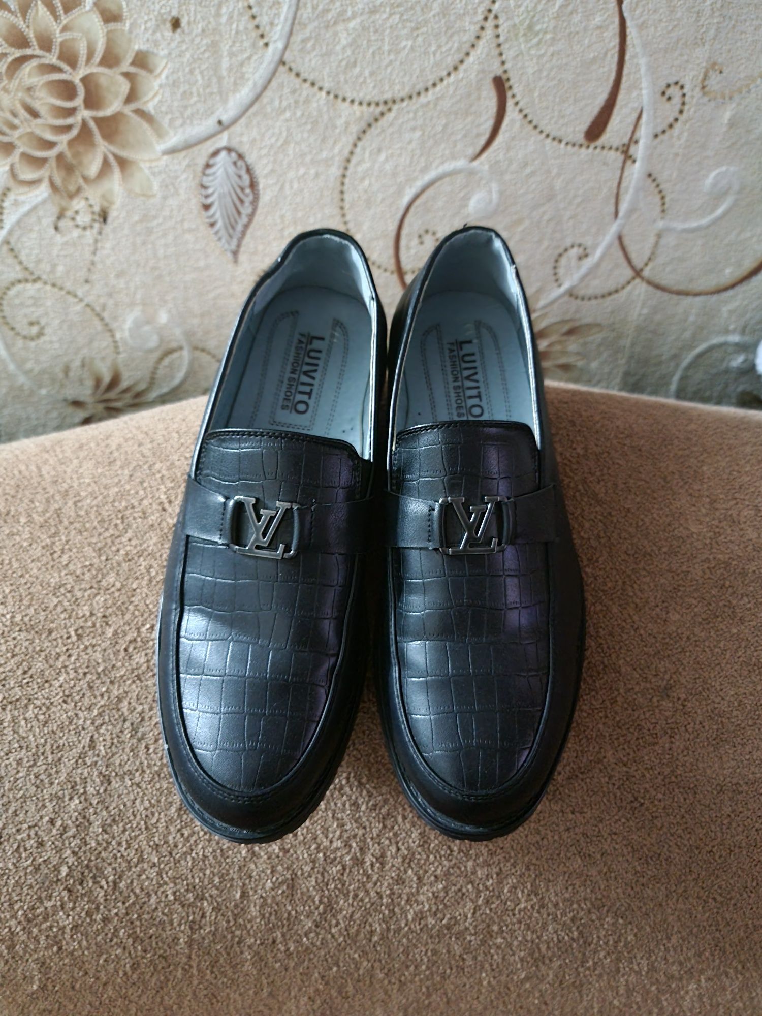 Продам туфли на мальчика