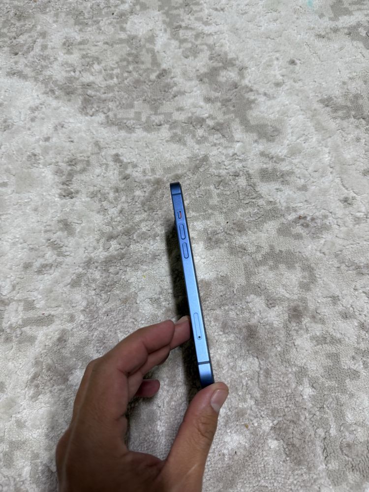 Iphone 13, синего цвета, в хорошем состоянии