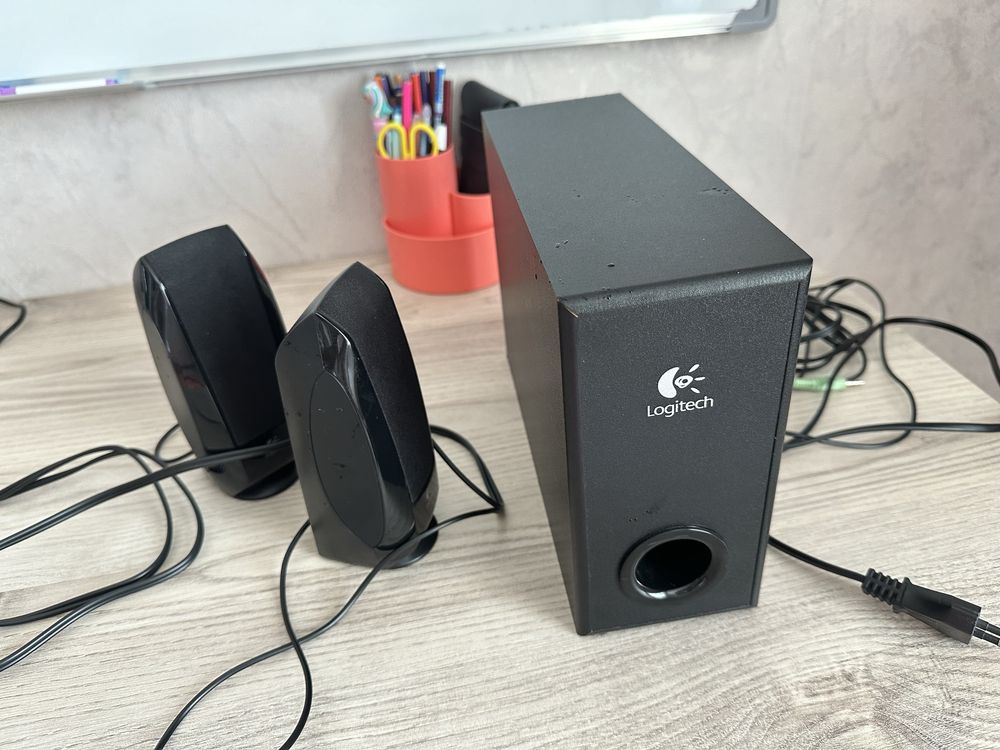Продам колонку Logitech отлчиного качества