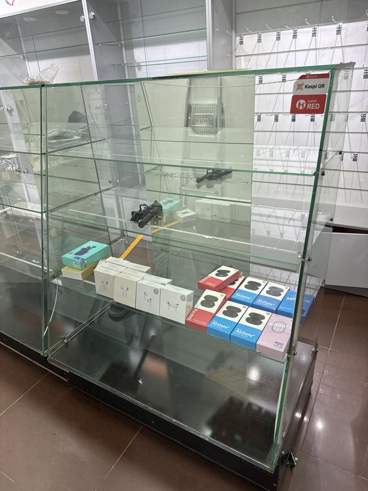 Продам витрину нормальном состояние . Цена 2 сразу
