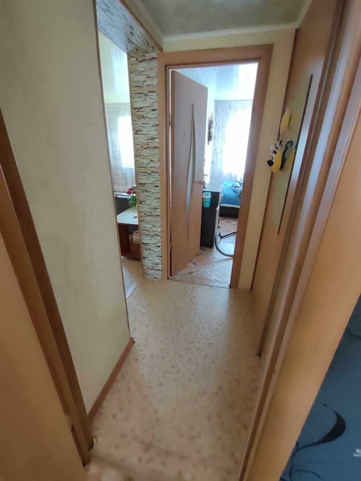 Продам 3 х комн квар. 1-37-1 этаж