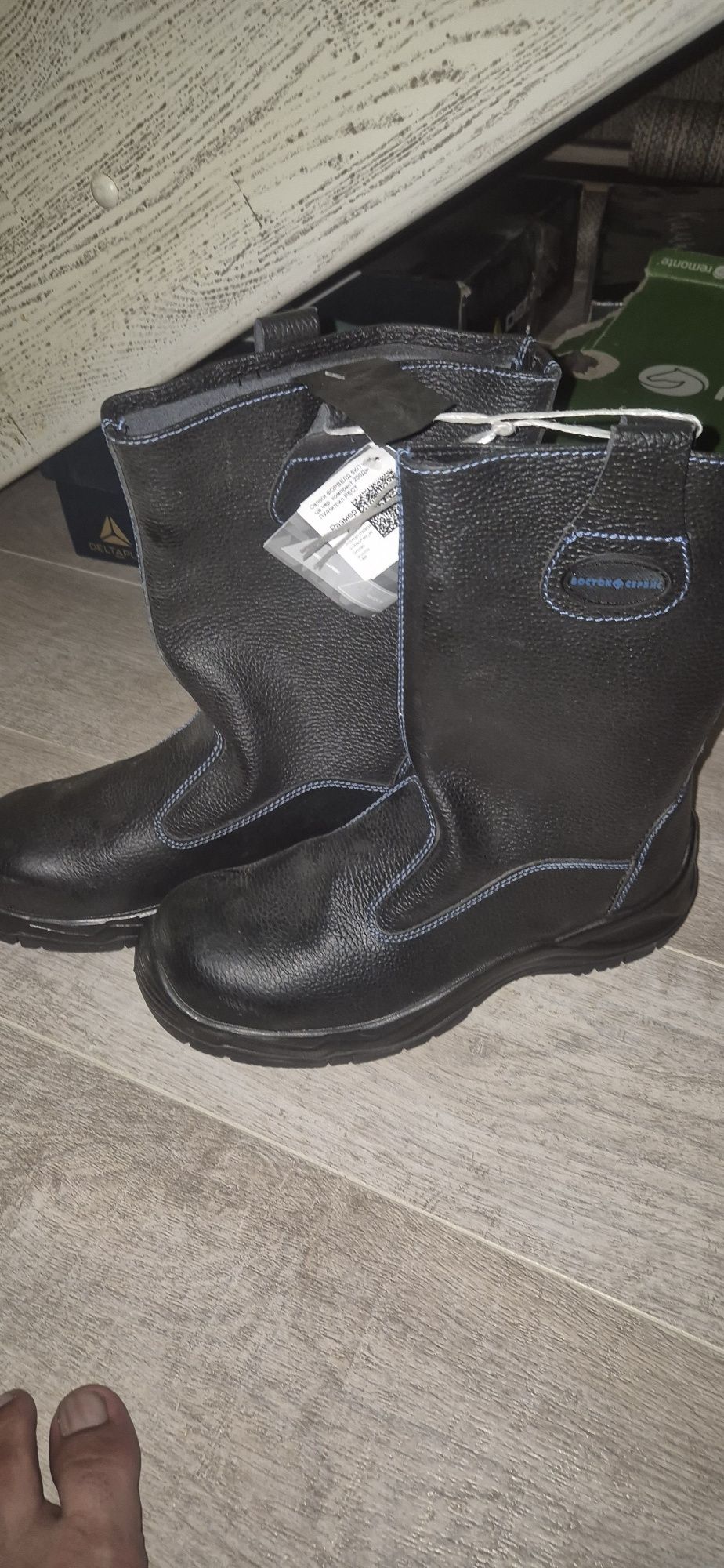 Продам новые  сапоги летние, 42 размера.