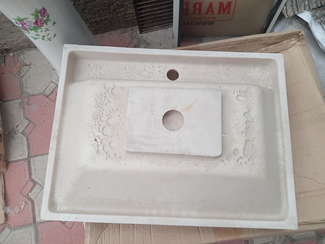 Продам раковины разные.