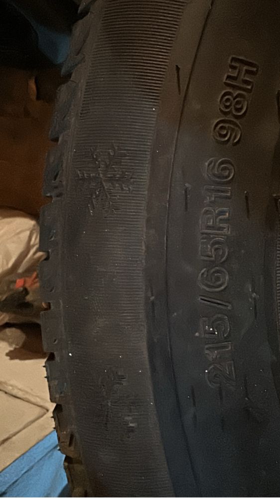 Продам липучики шины 215/65 R16.