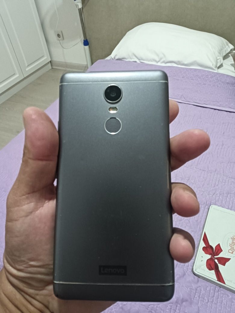 Продам телефон lenovo
