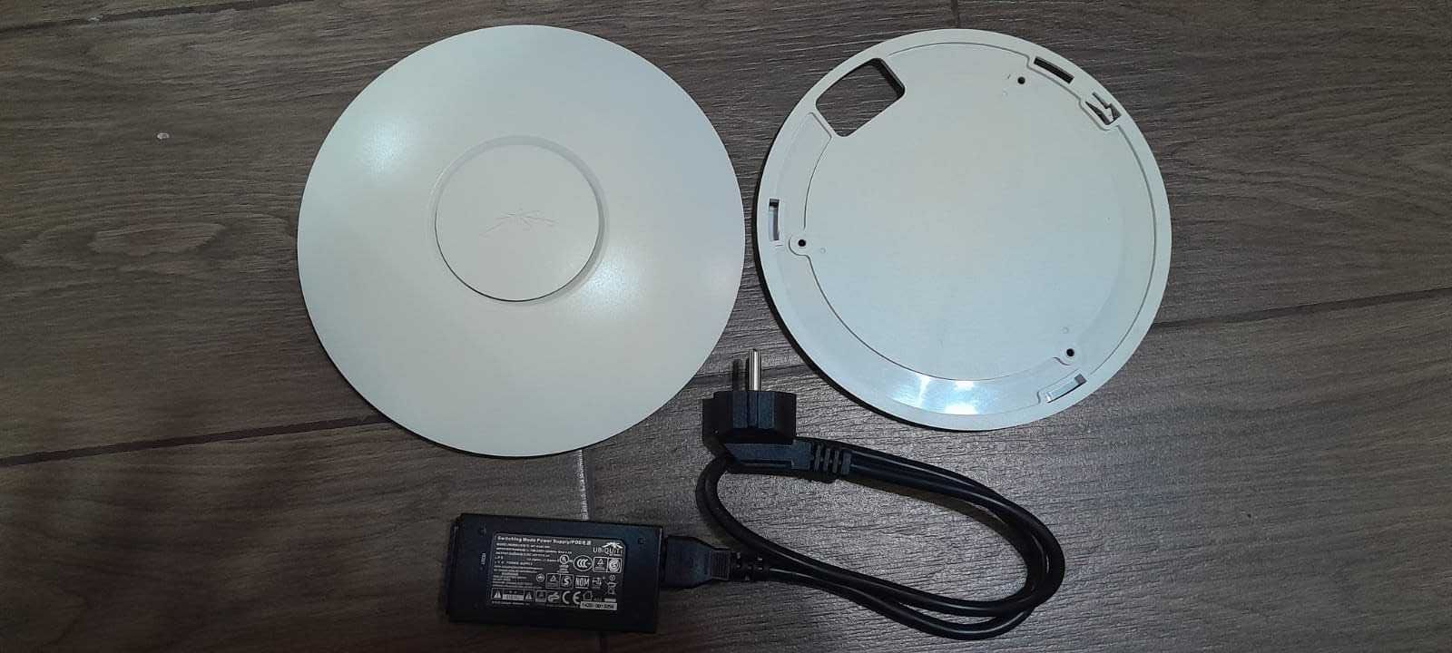 Точка доступа Wi- Fi Ubiquiti UniFi AP Long Range (UAP-LR)