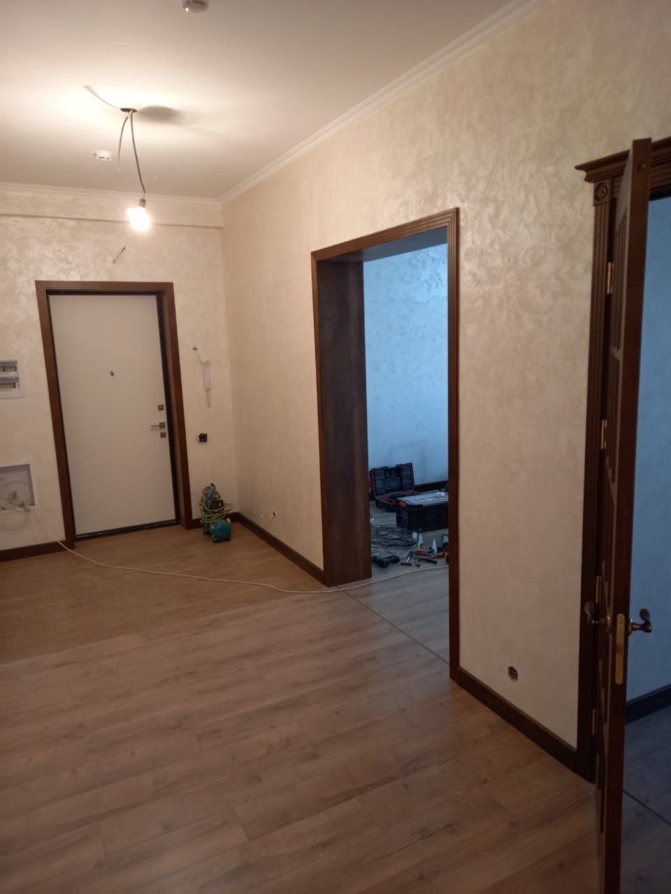 Установка межкомнатных дверей