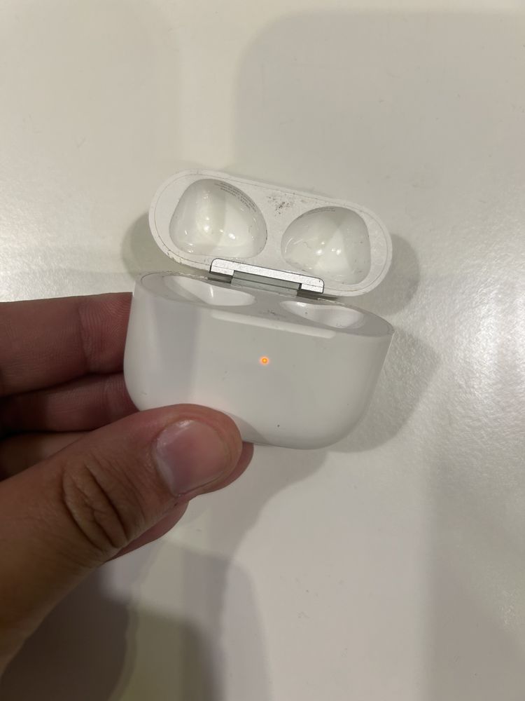 продам кейс air pods 3. оригинал Кейс Кейс