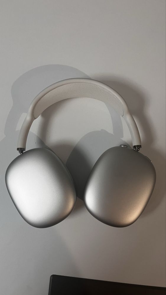 Продаю наушники air pods max.