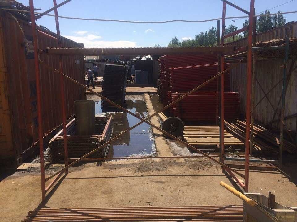 Прием металлической опалубки фанеры тайрот леса телескопические стойки