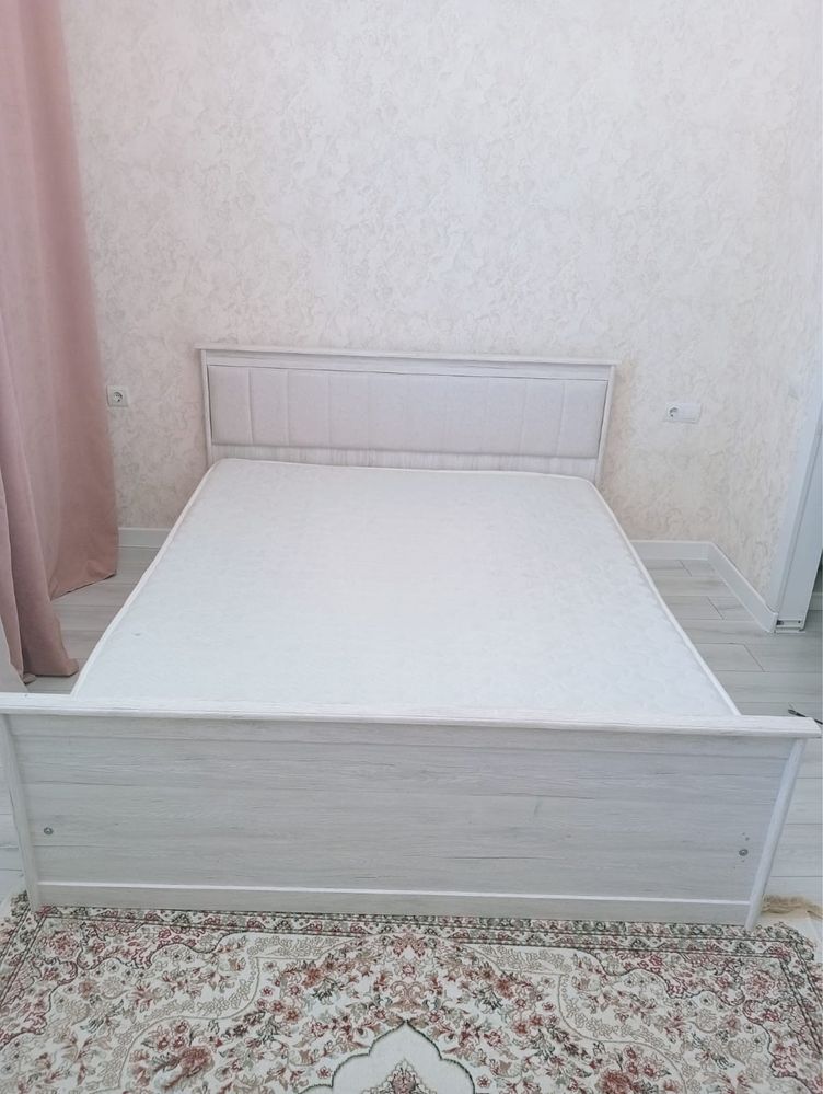 Продам кровать гарнитур