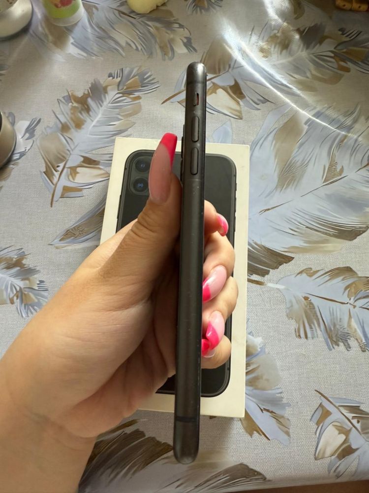 Продам Iphone 11