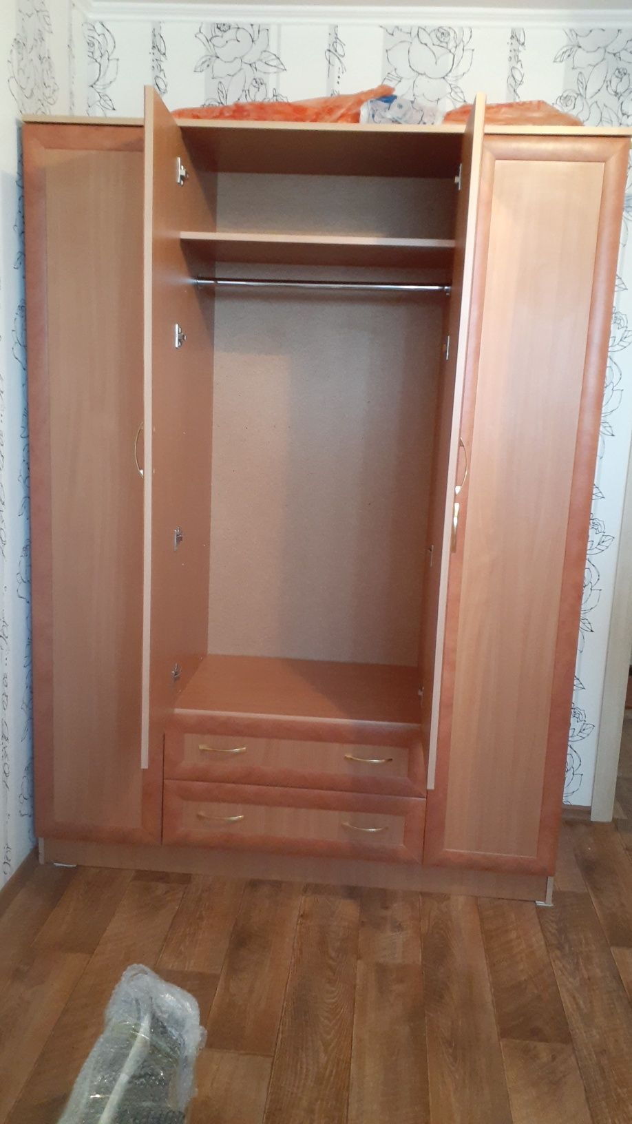 Продам шифоньер в хорошем состоянии
