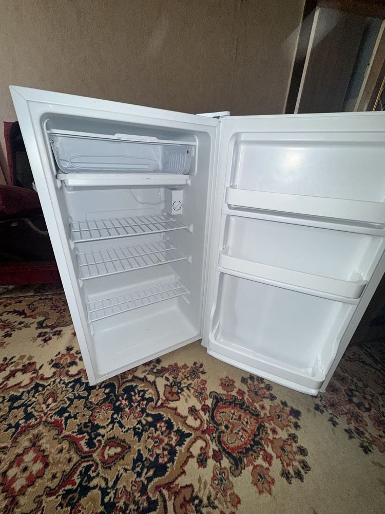 Продам компактный холодильник