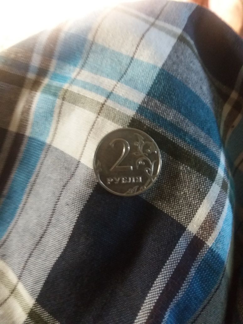 Продам манета россии. 2 рубля 2011 года перевертыш на 170 градусов.