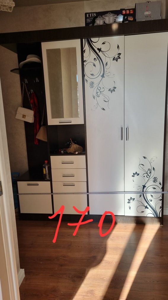 Продаётся шкаф в прихожую