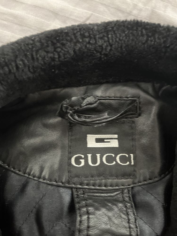 Продам срочно кожаную кутрку Gucci