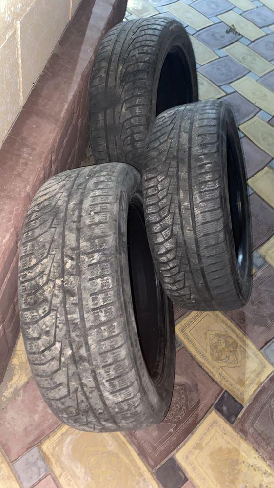 Продам шины 235/55/19 в количестве 3 шт