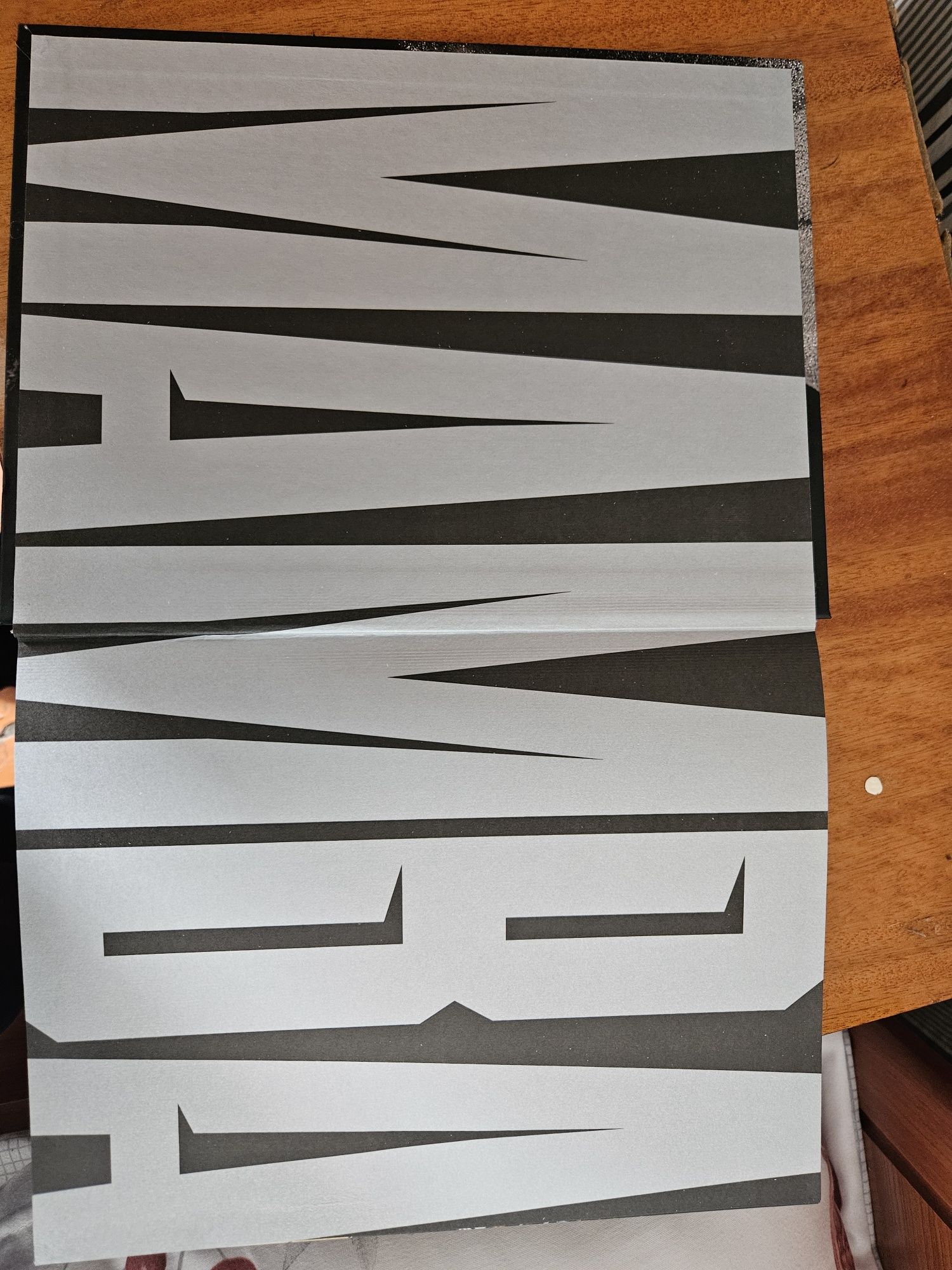 Продаётся книга,