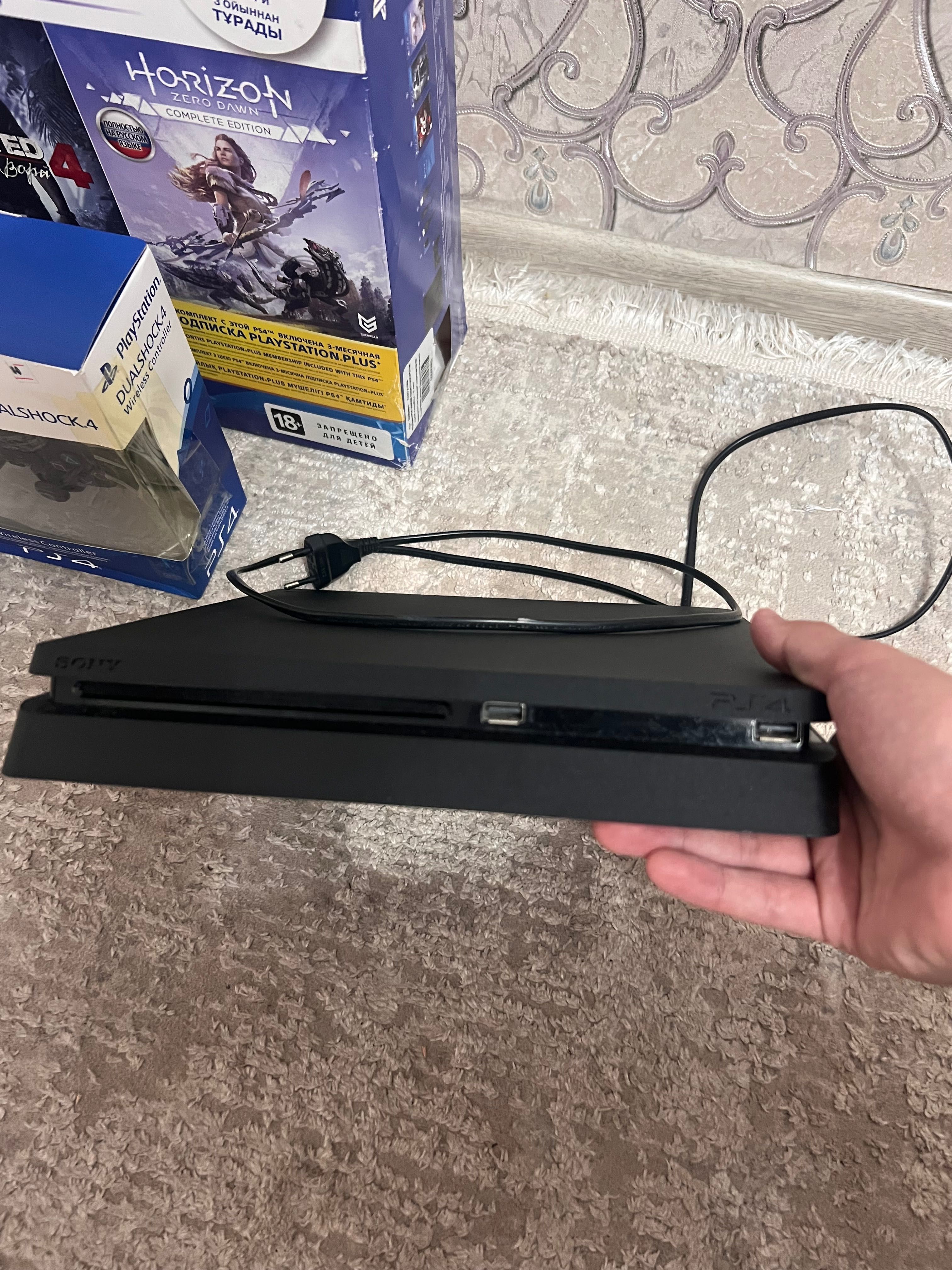 PlayStation 4 slim