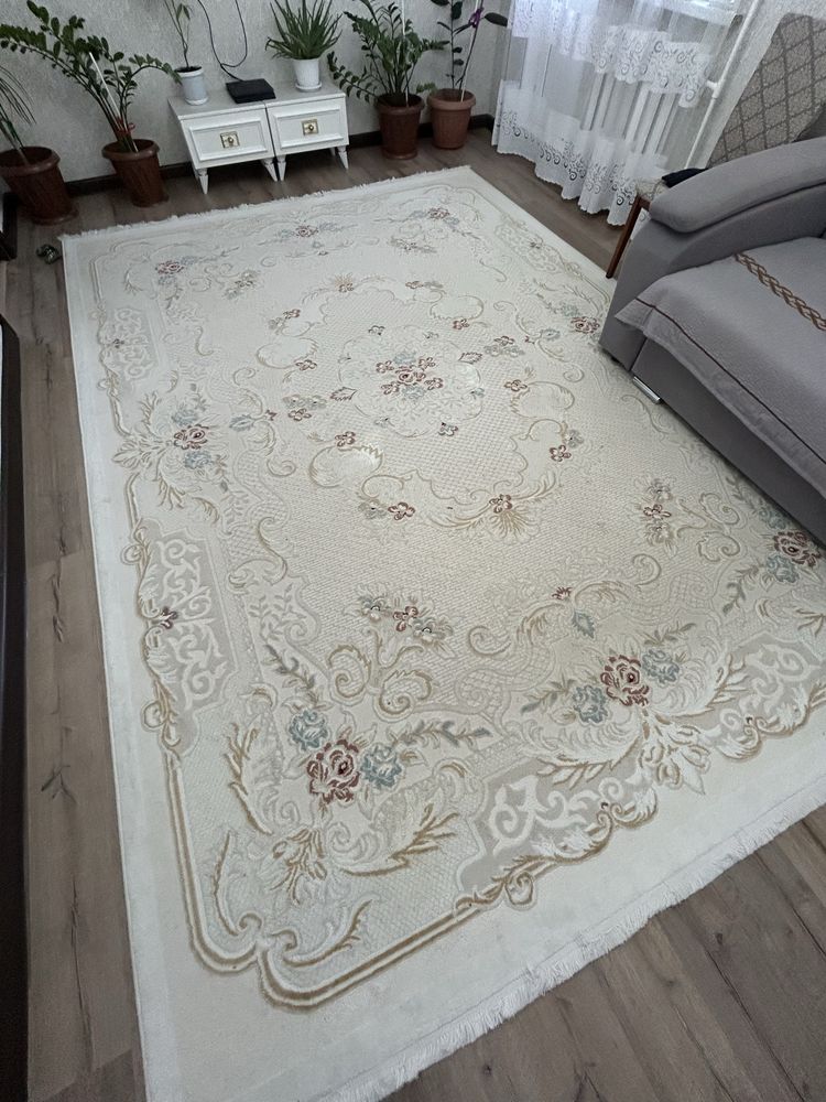 Ковер для дома в отличном состаянии 3*4