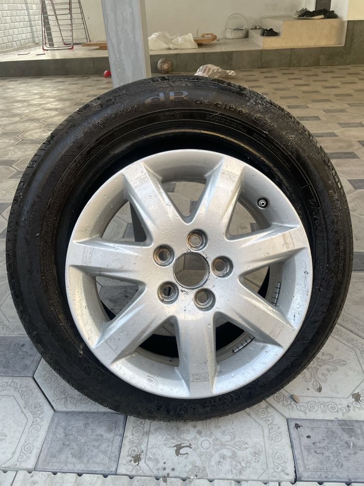 Диск Toyota Lexus с шиной Yokohama