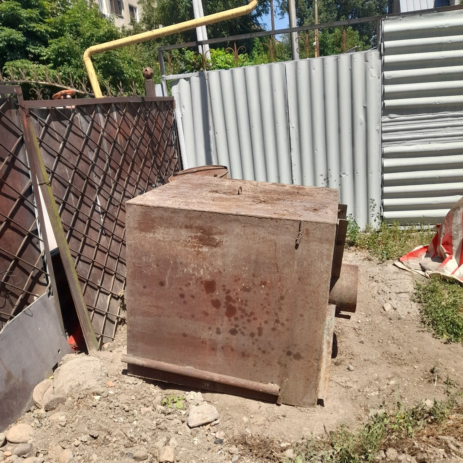 Продам ёмкость под топливо .