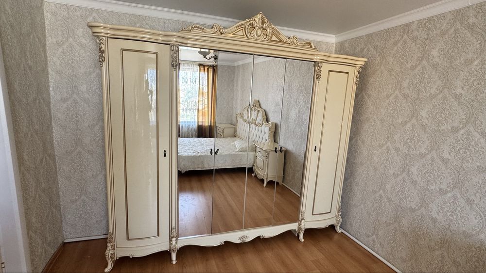 Продам спальный гарнитур