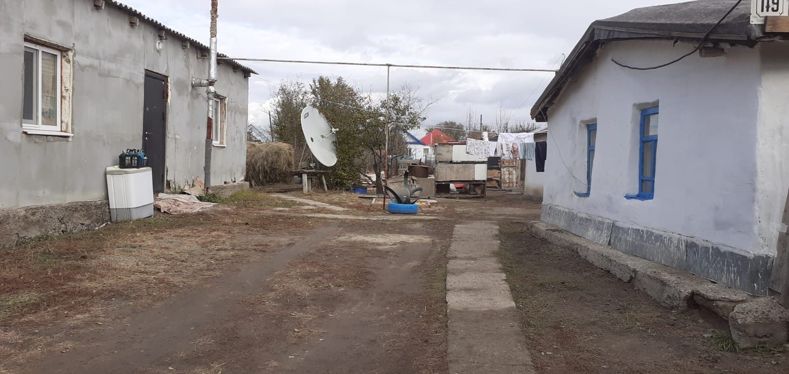 Дом + жилая землянка