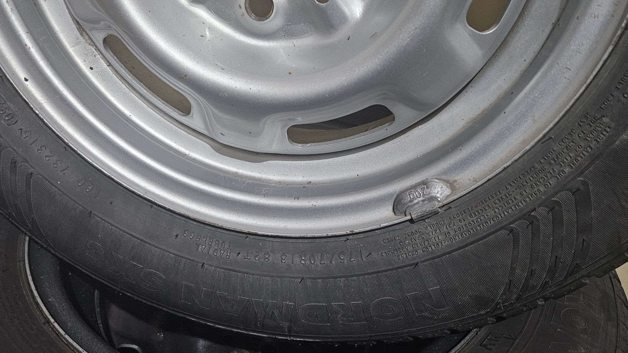 Продам комплект летней резины 175/70 R13