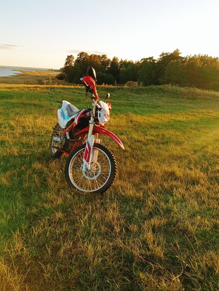 Мотоцикл эндуро 250