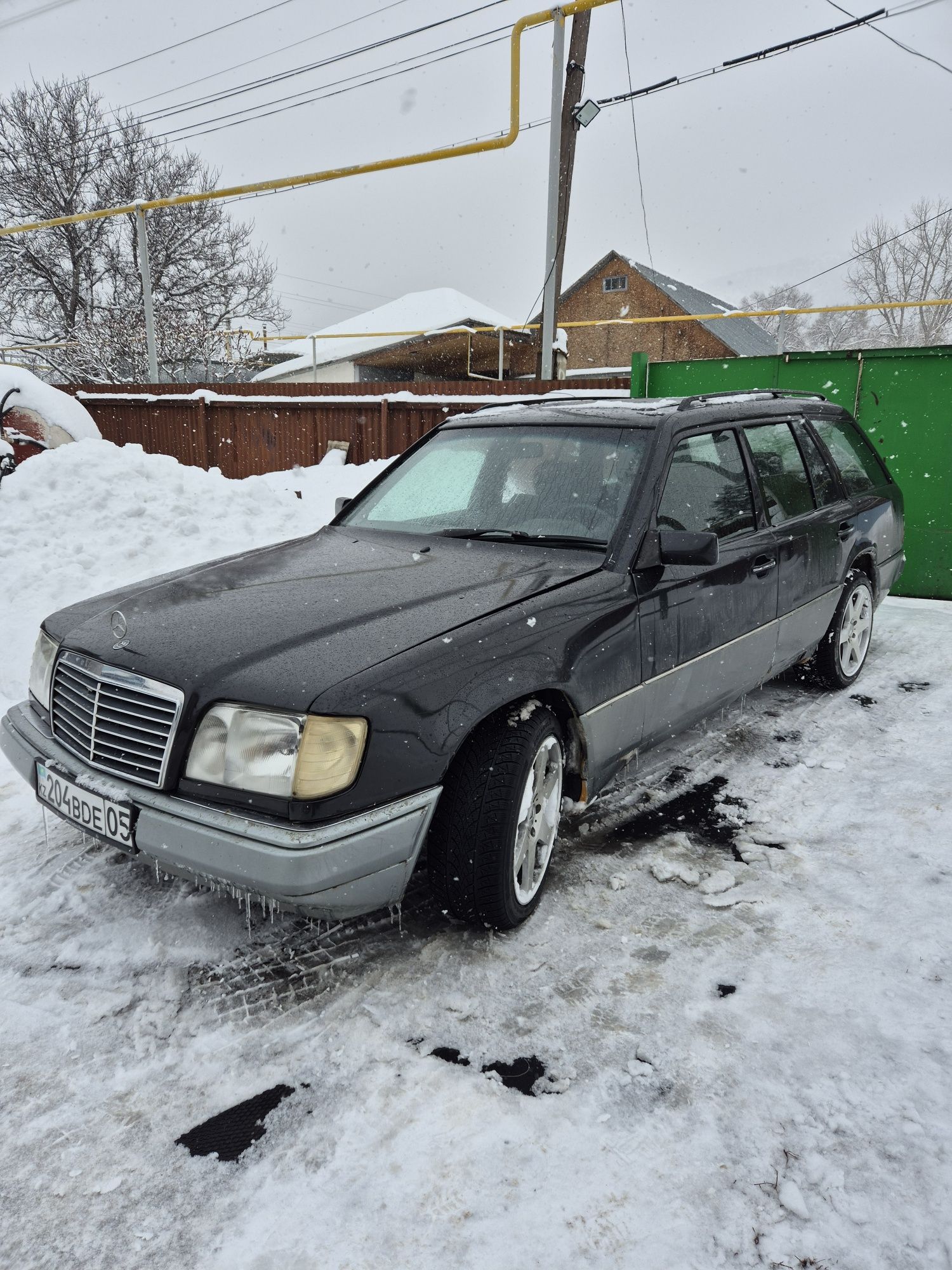 Мерседес е124 универсал
