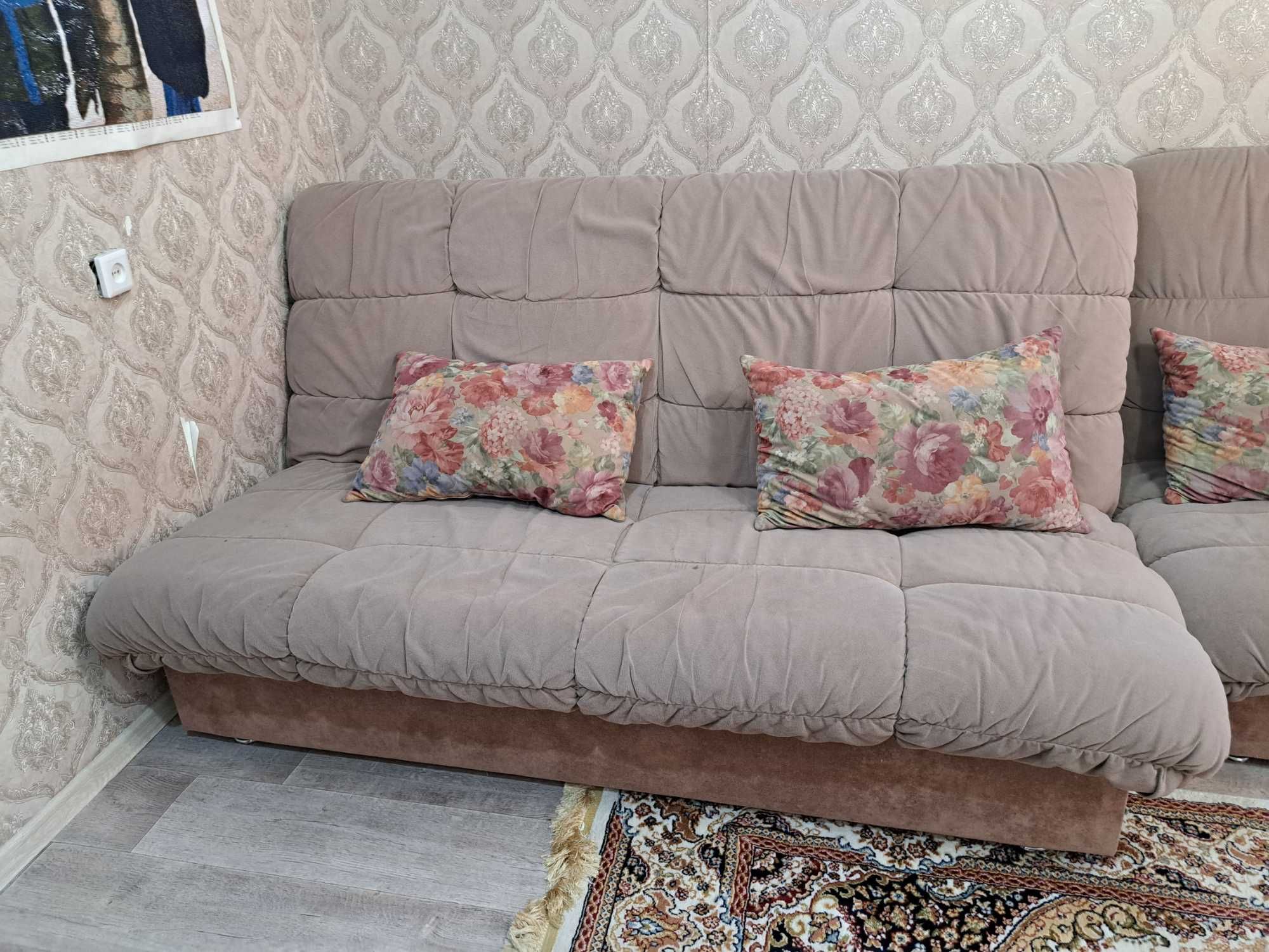 Продам диван, кресло, пуфик б/у