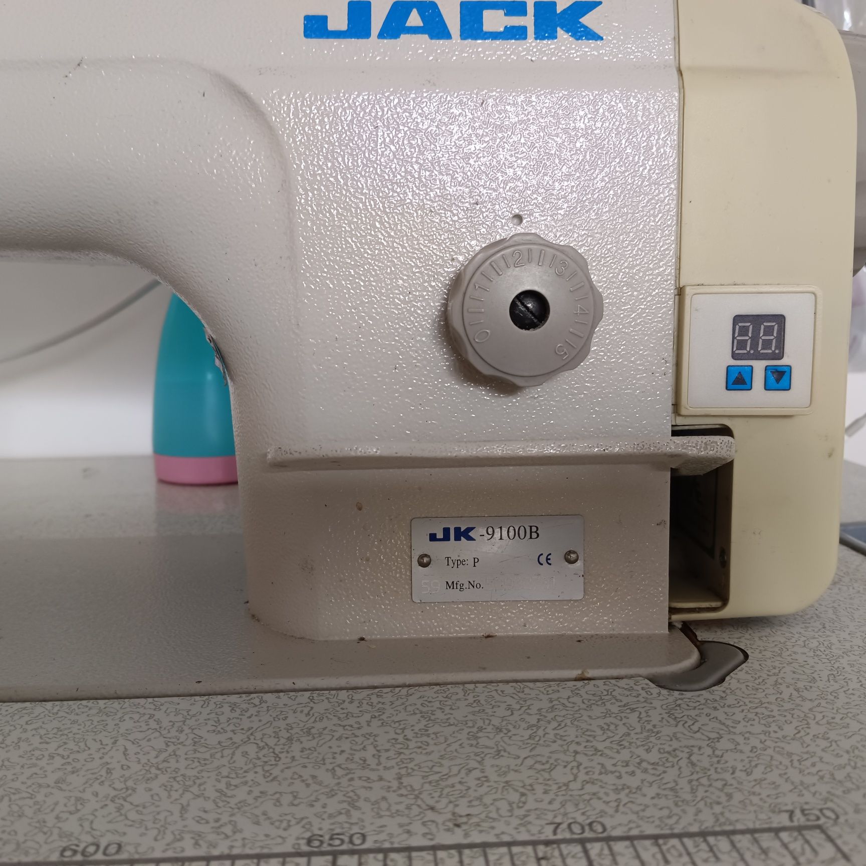 Продам промышленную швейную машинку Jack