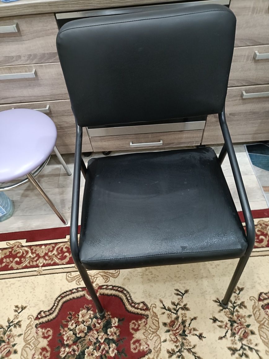 Продам стулья и табуретки