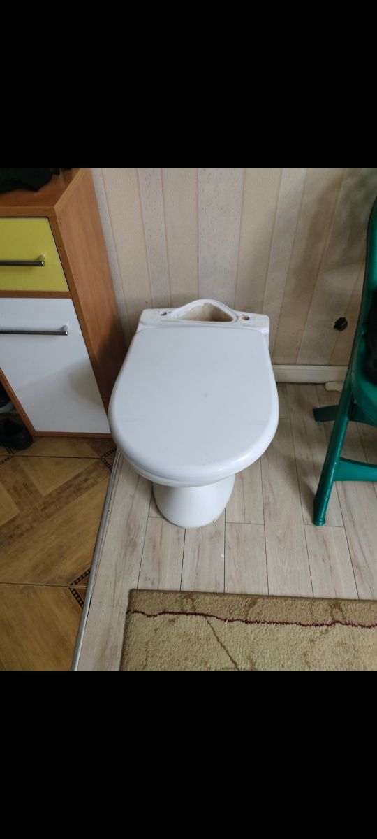 Продам унитаз без бачка