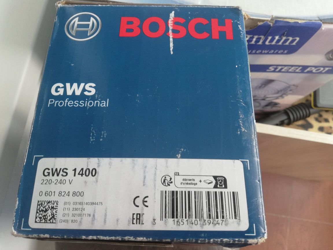 Продаю углошлифовальную машинку Bosch
