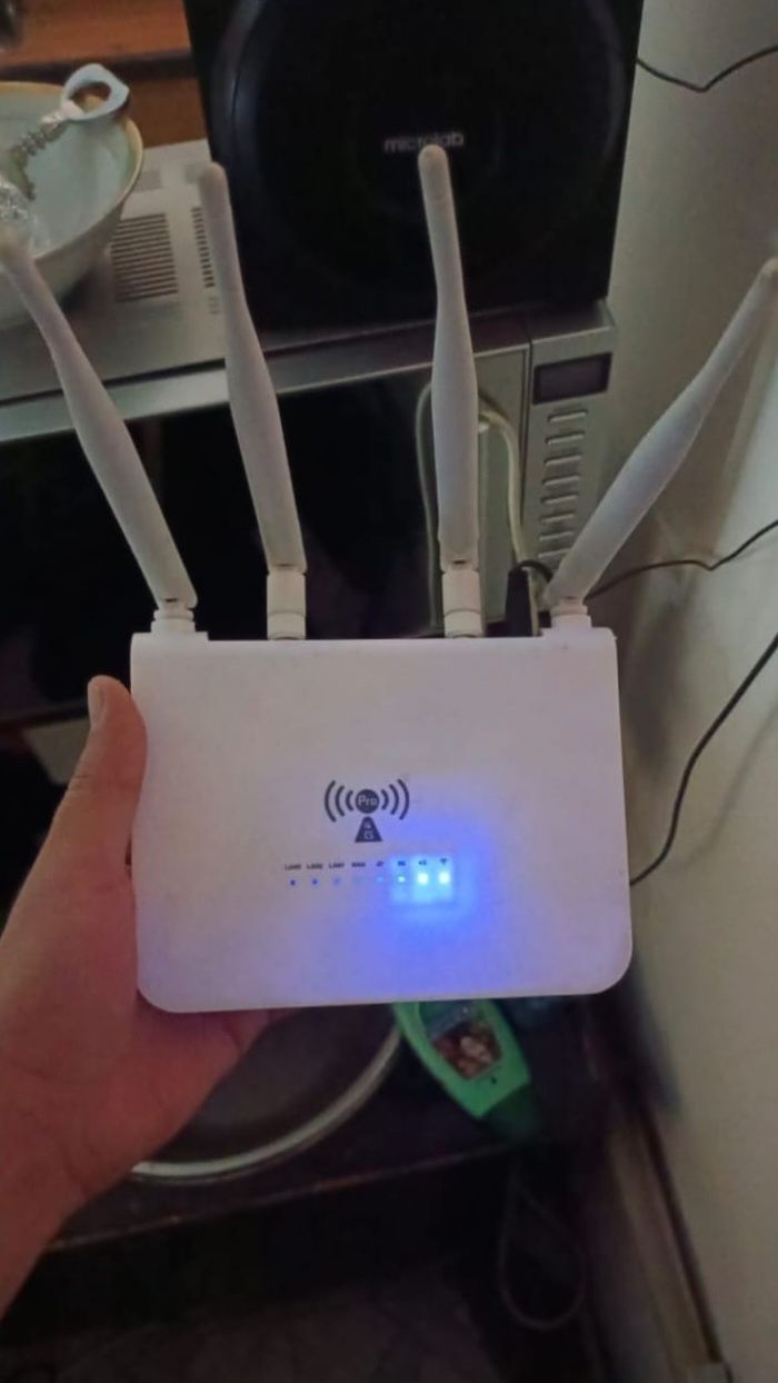 билайн актив теле2 алтел 4G+ роутер модем Wi-Fi с 1 выходом LAN RG45