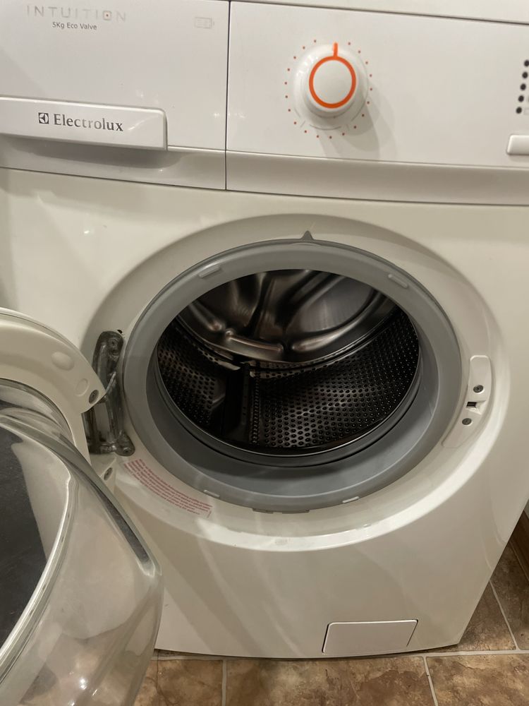 Продам на запчати стиральную машину