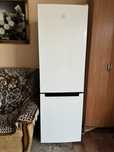 Продаем холодильник Indesit