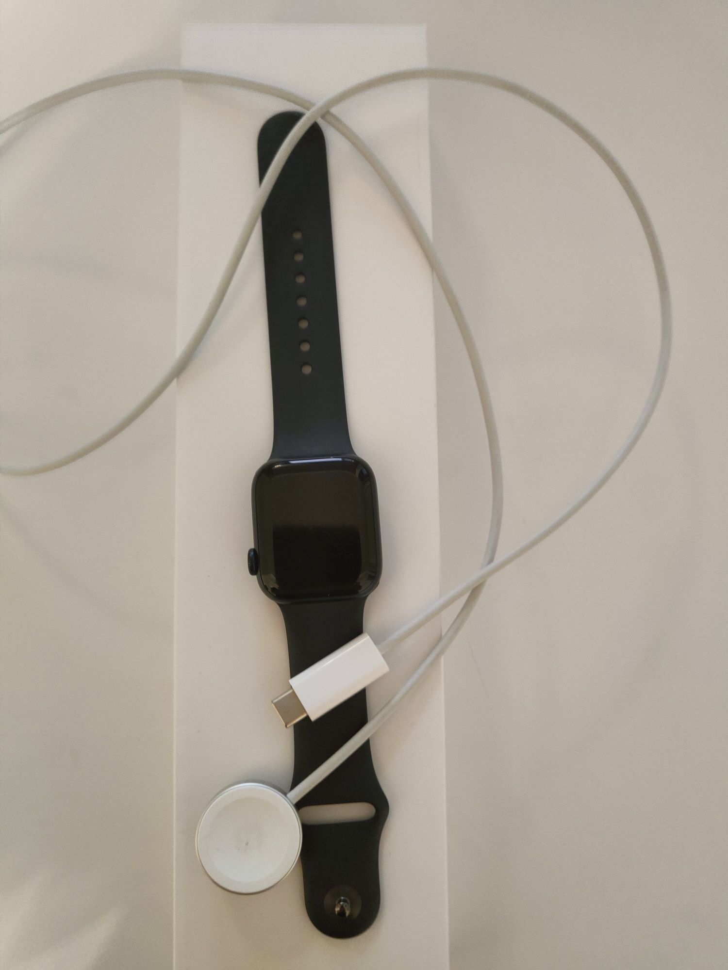 Продам б/у Apple Watch 8 в отличном состоянии
