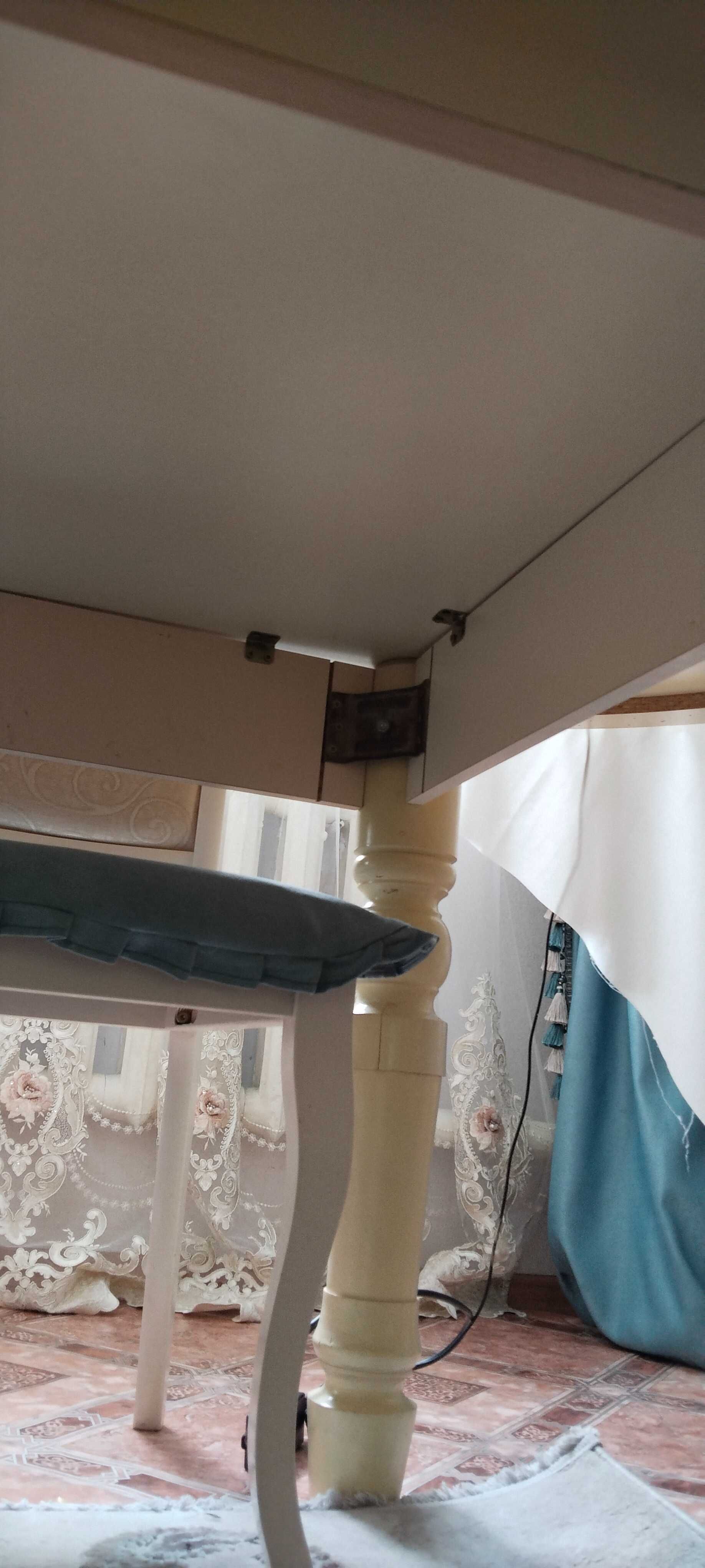 Стол для гостиной