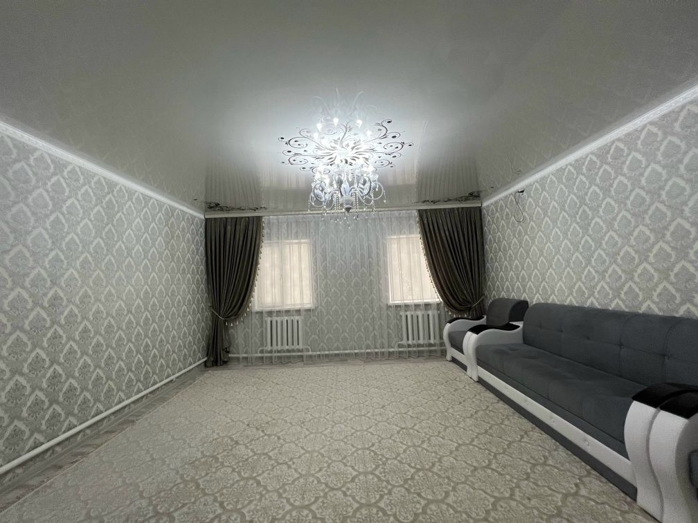 Үлкен үй, 10 соттық жерімен сатылады.