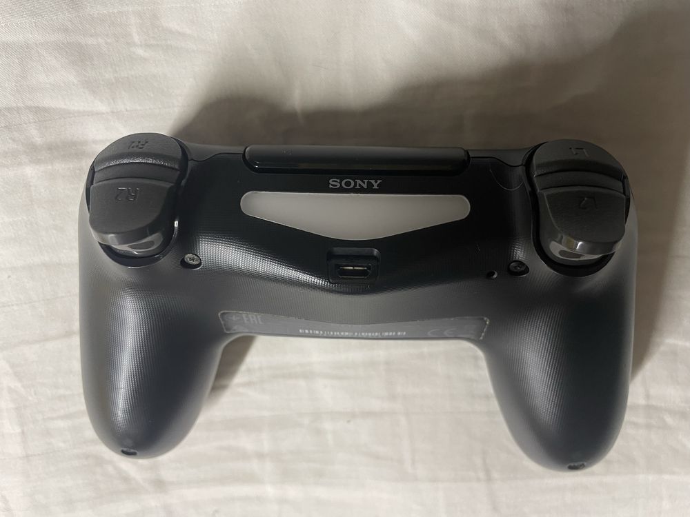 DUALSHOCK 4 v2. черного цвета (оригинал) + на уст. датчиках холла