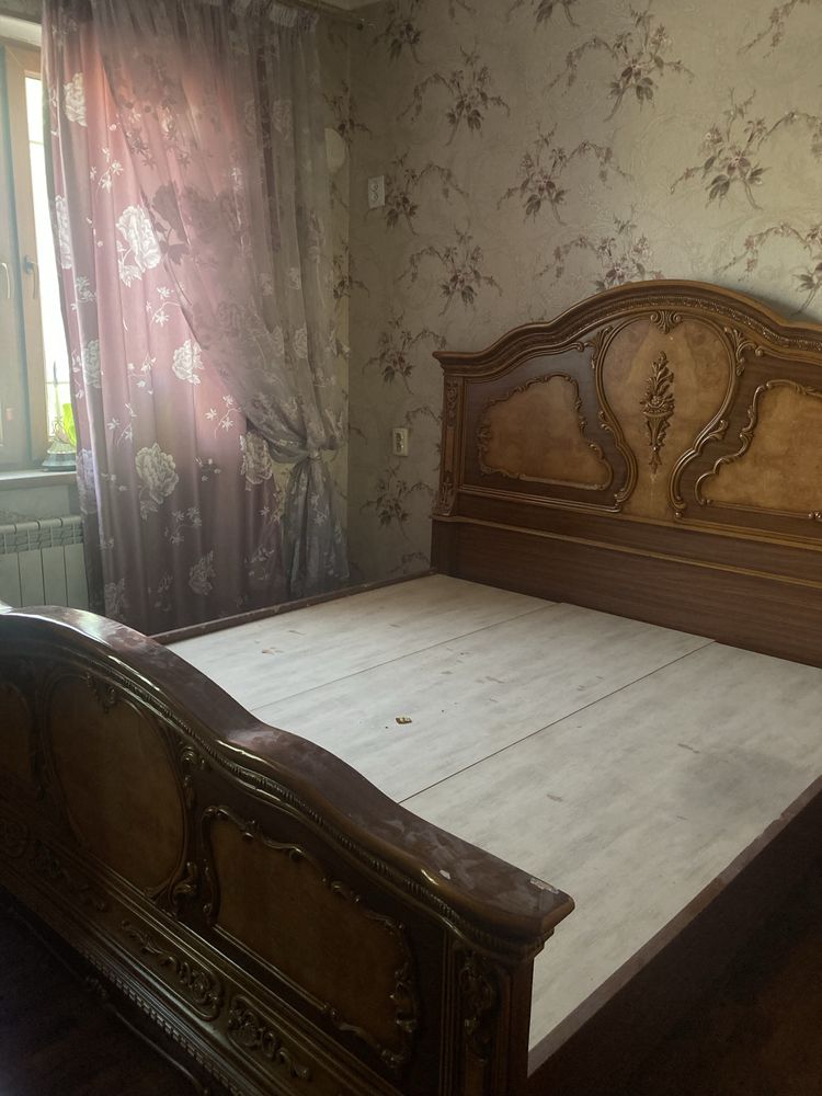 Продается Кровать,Шкаф,зеркало
