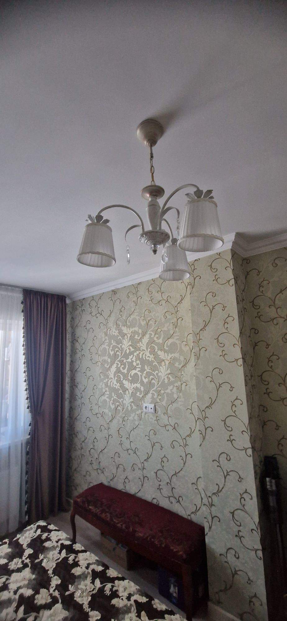 Люстра белого цвета