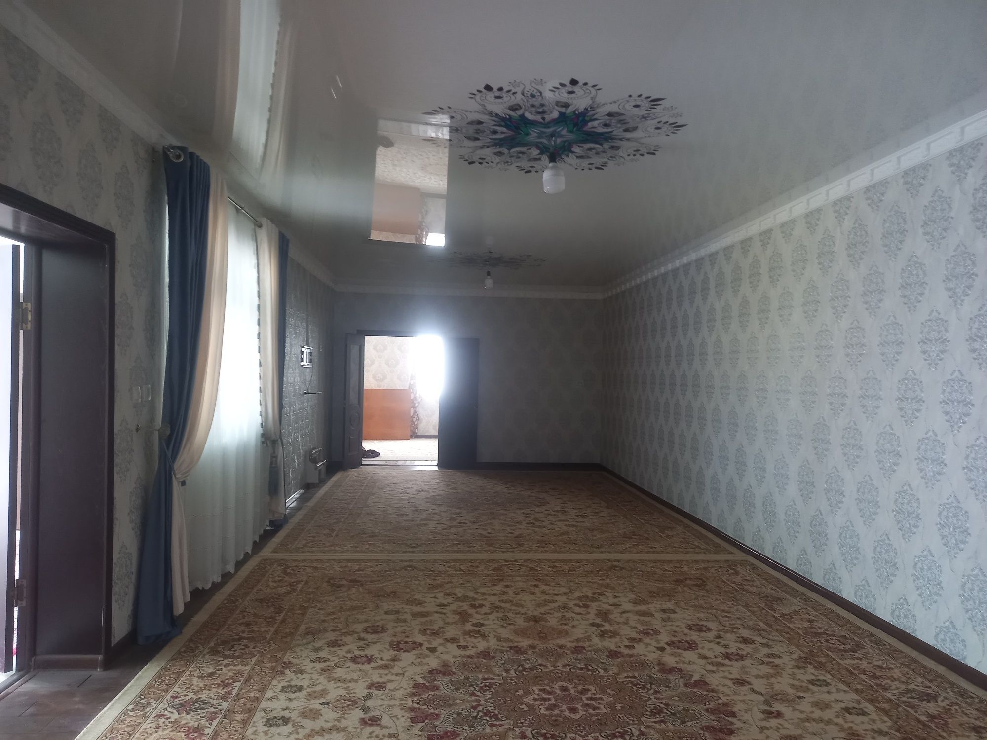Үй сатылады тез арада, керемет жерде орналасқан,қала, әрі дала